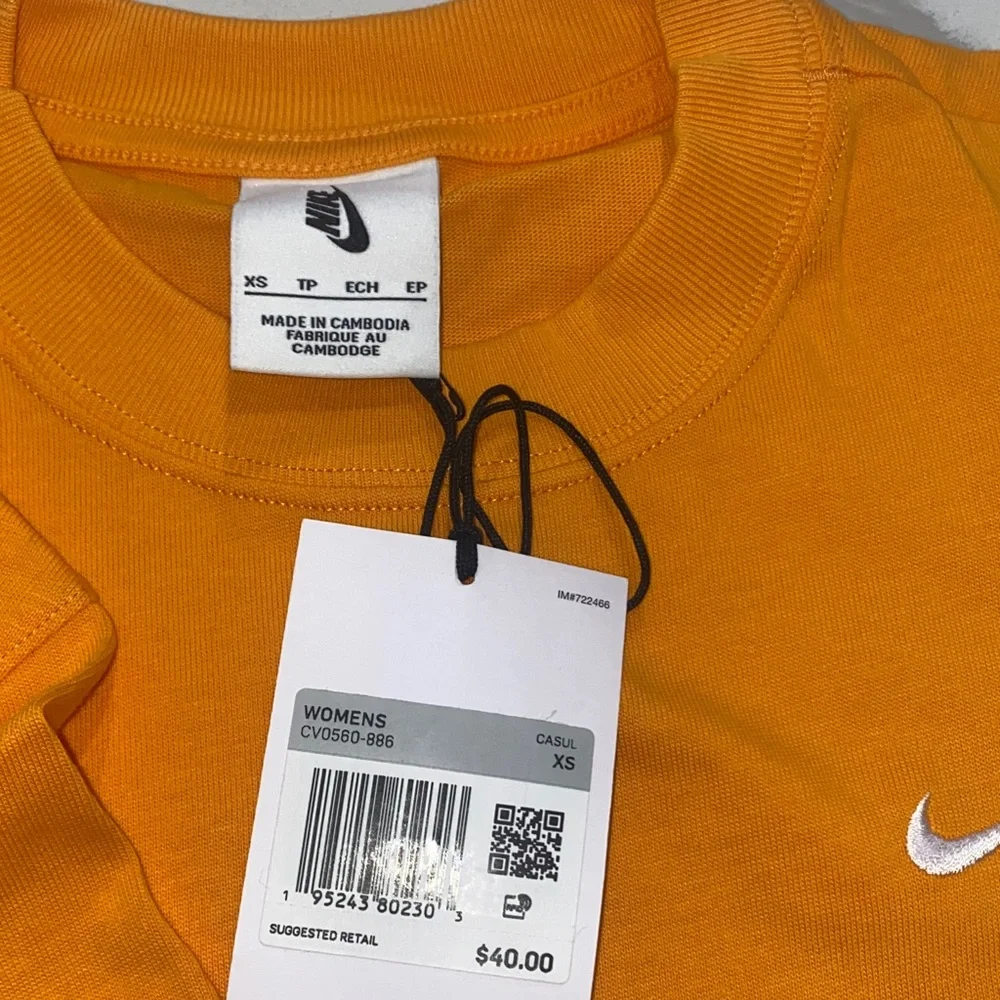 NEW Nike Women’s Bright‎ Orange Cropped Tee - Size XS
